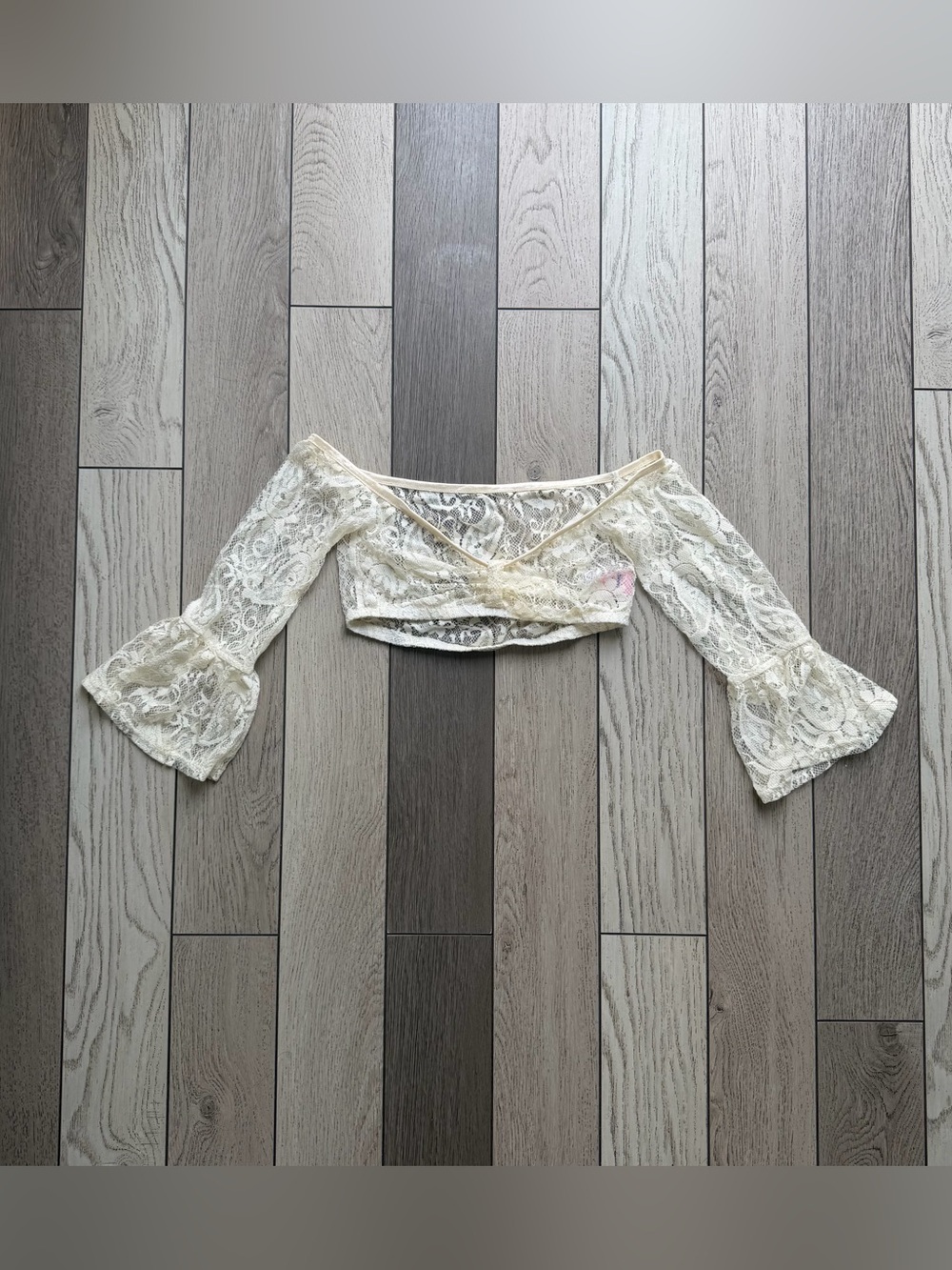 Sleevey Wonders Ivory mesh sleeve with bell sleeves and floral designs size S